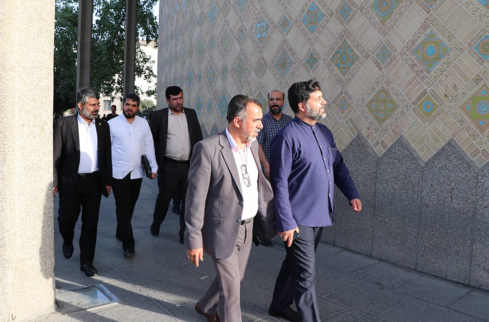 کمیته رسیدگی به آسیب های اجتماعی اطراف ساختمان تئاتر شهر تهران