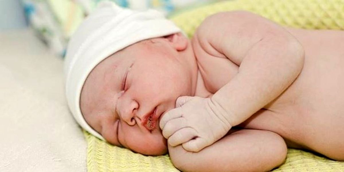 
آیا نوزادان در رحم مادر می توانند ببینند؟
