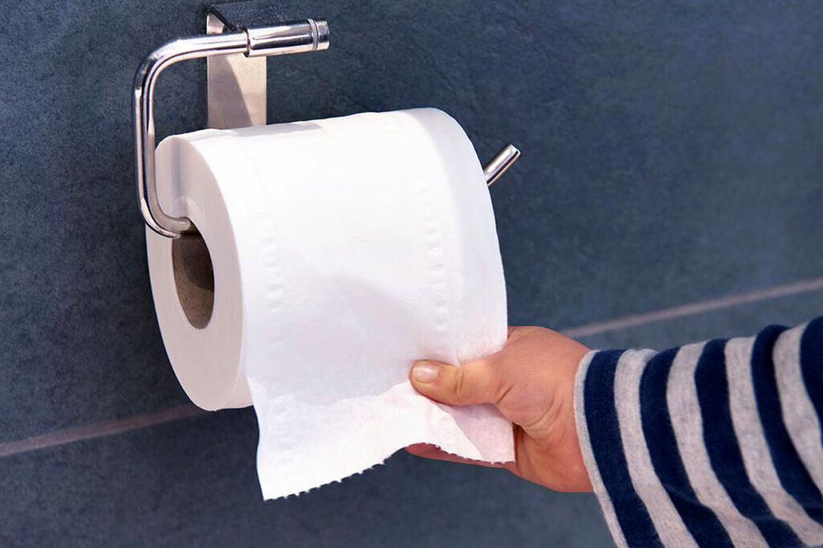 طریقه درست و اشتباه قرار دادن دستمال توالت کدام است؟+تصاویر