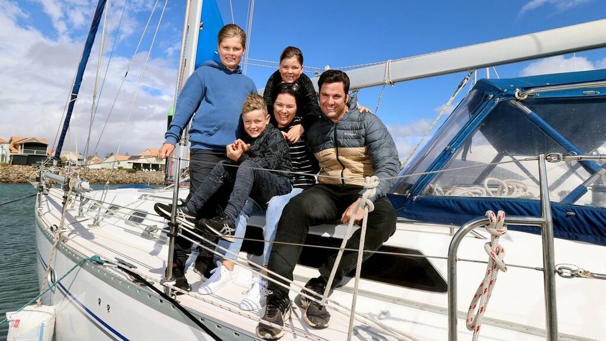 ماجرای زندگی یک خانواده 5 نفره در قایق +تصاویر